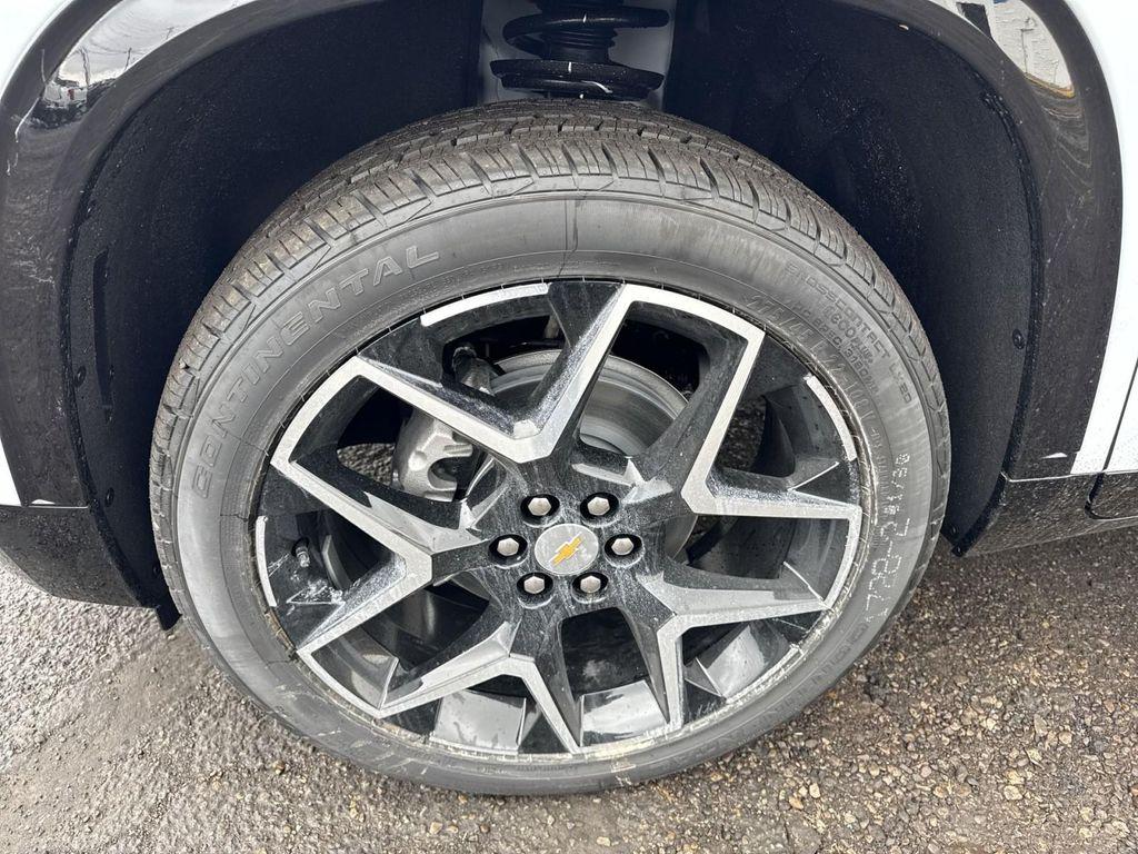 new 2026 Chevrolet Traverse car, priced at $60,015