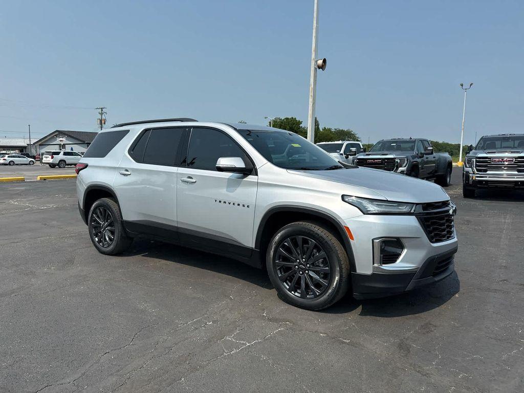 used 2022 Chevrolet Traverse car, priced at $25,800