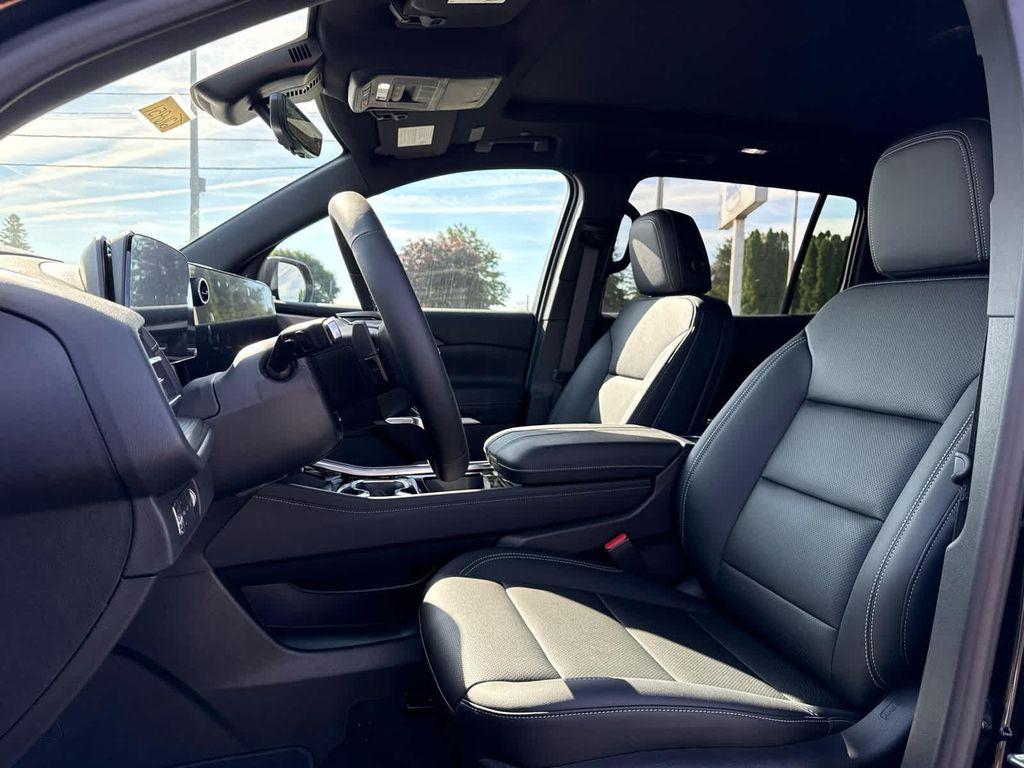 new 2026 Chevrolet Traverse car, priced at $49,520