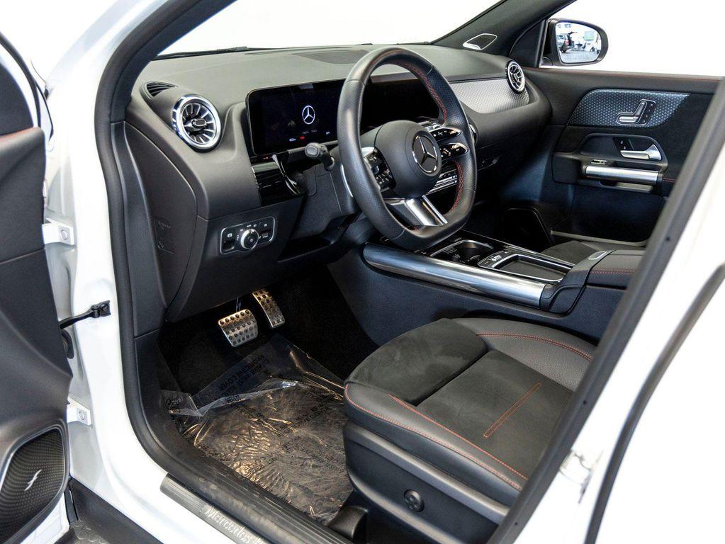 used 2025 Mercedes-Benz GLA 250 car, priced at $40,700