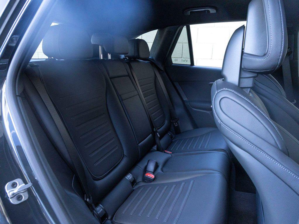 Mercedes-Benz GLC view 23