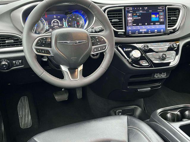 used 2025 Chrysler Pacifica car, priced at $28,375