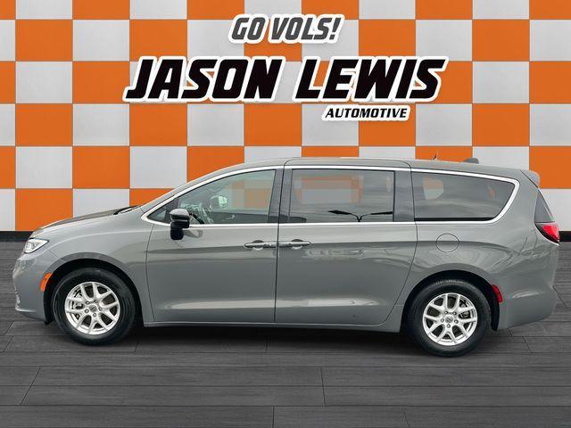 used 2025 Chrysler Pacifica car, priced at $28,375