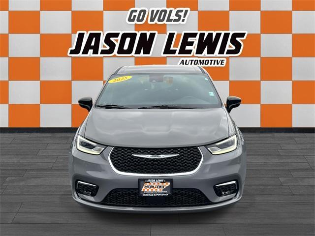 used 2025 Chrysler Pacifica car, priced at $31,060