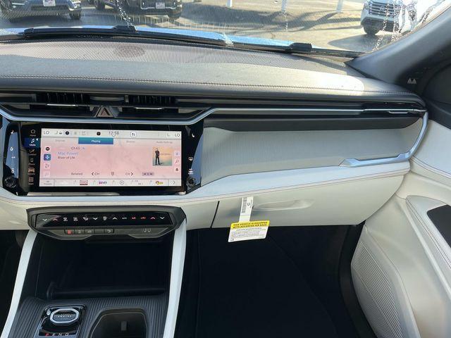 new 2026 Jeep Cherokee car, priced at $39,995