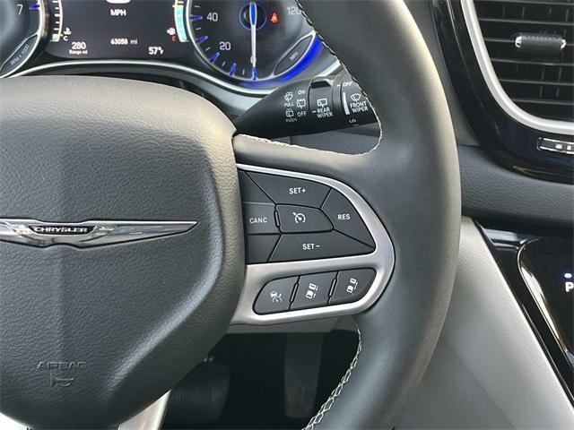 used 2024 Chrysler Pacifica car, priced at $26,017