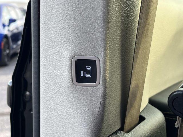 used 2024 Chrysler Pacifica car, priced at $25,158