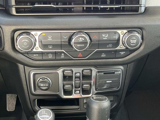 new 2026 Jeep Gladiator car, priced at $43,780