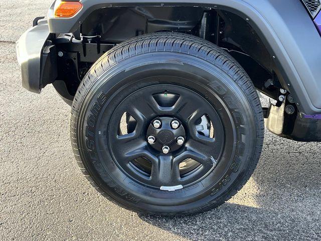 new 2026 Jeep Gladiator car, priced at $43,780