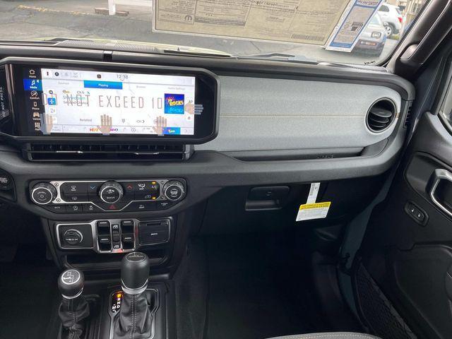 new 2025 Jeep Gladiator car, priced at $40,800