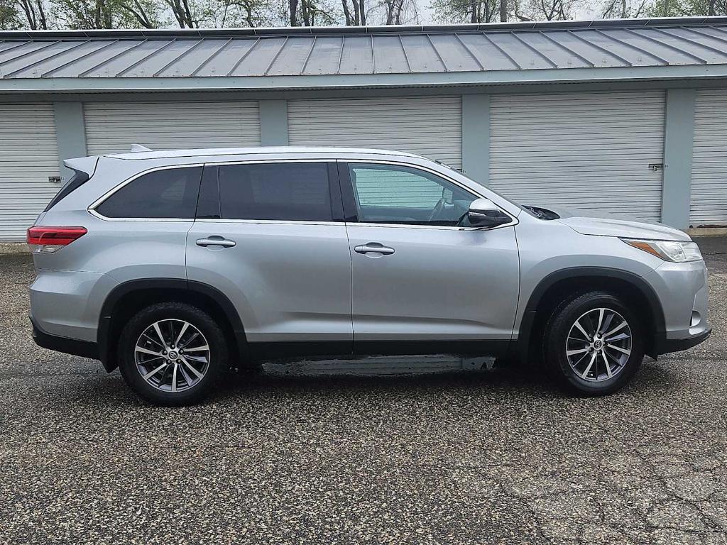used 2019 Toyota Highlander car, priced at $27,388