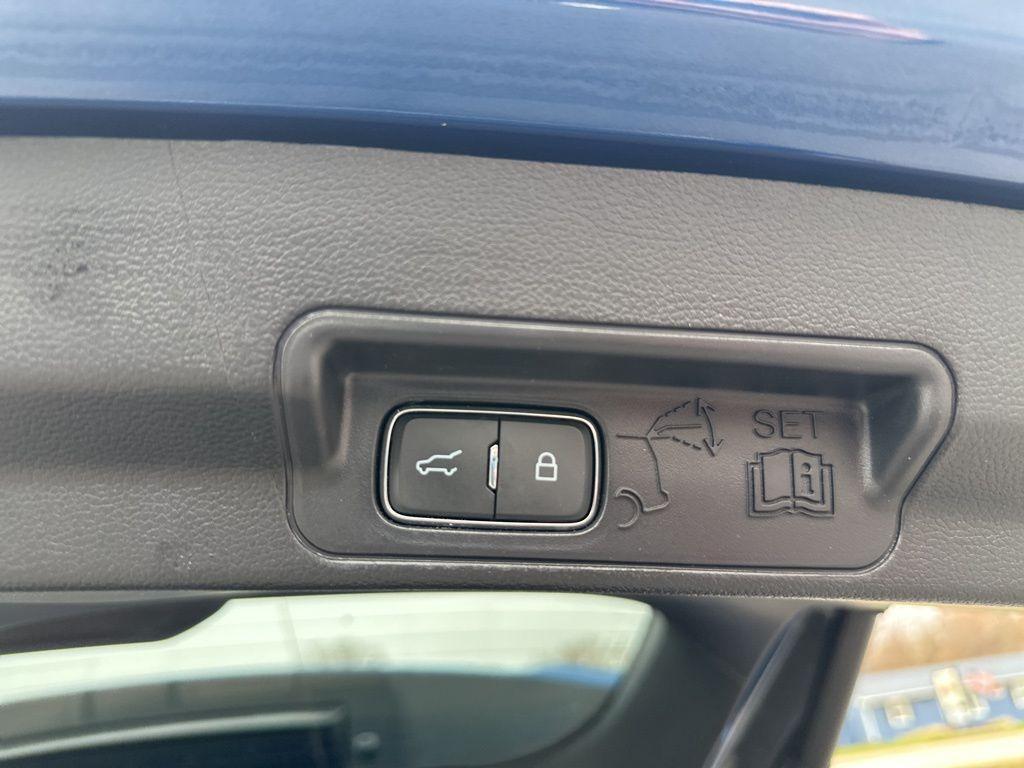 used 2022 Ford Explorer car, priced at $31,901