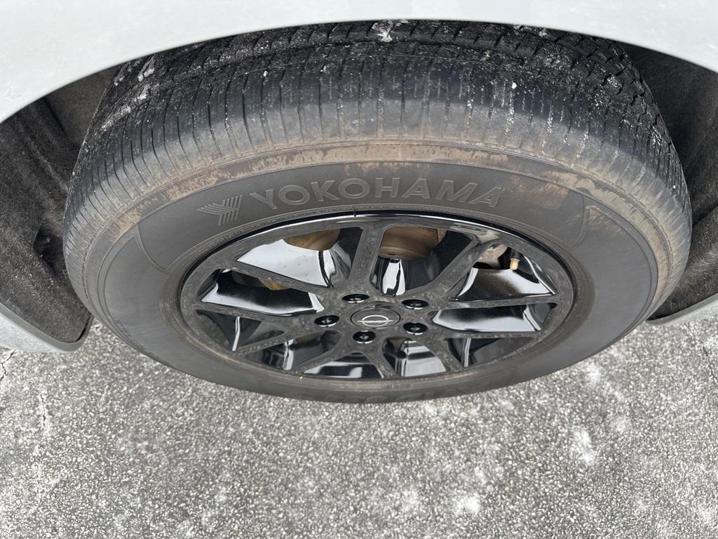 used 2024 Chrysler Pacifica car, priced at $28,900