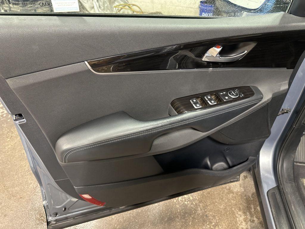 used 2020 Kia Sorento car, priced at $22,900