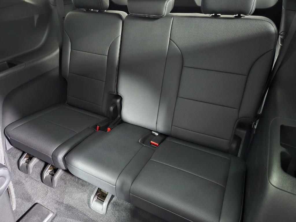 used 2025 Chevrolet Traverse car, priced at $34,312