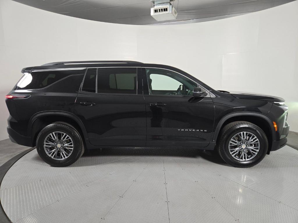 used 2025 Chevrolet Traverse car, priced at $34,312