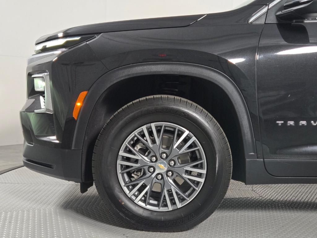 used 2025 Chevrolet Traverse car, priced at $34,312