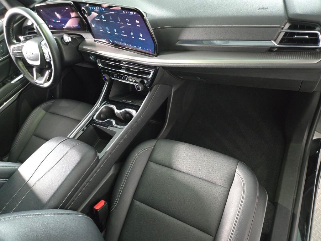 used 2025 Chevrolet Traverse car, priced at $34,312