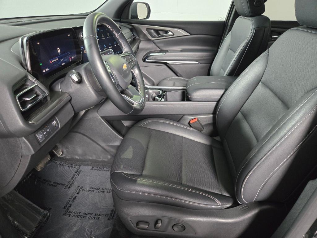 used 2025 Chevrolet Traverse car, priced at $34,312