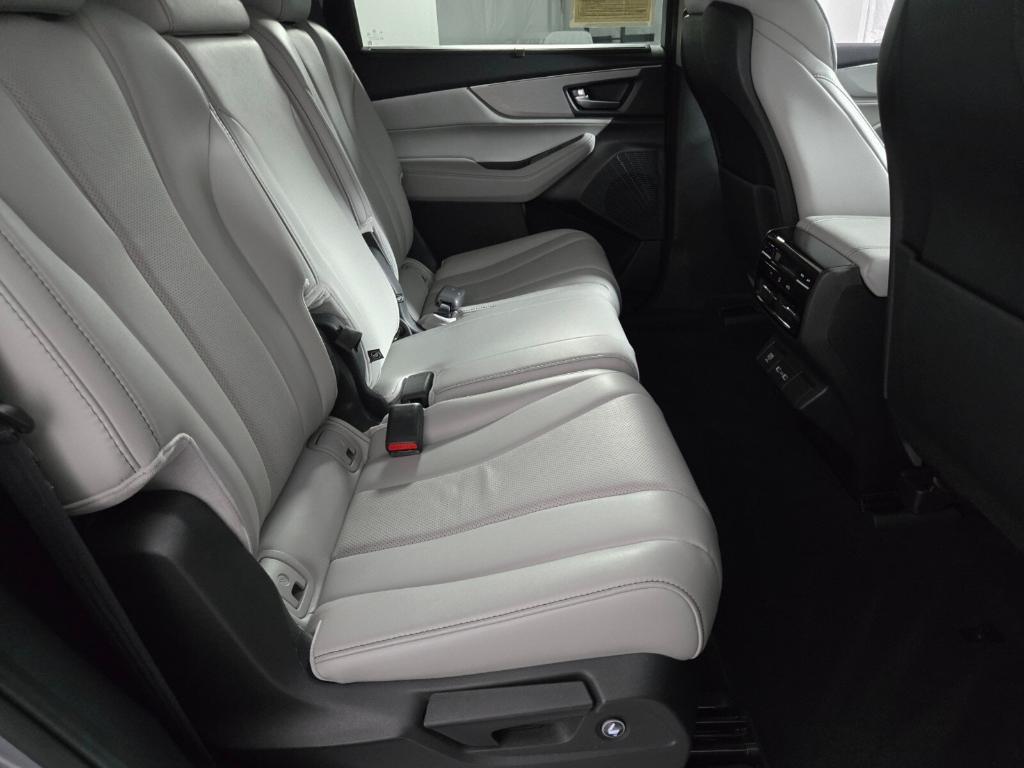 used 2023 Acura MDX car, priced at $34,919