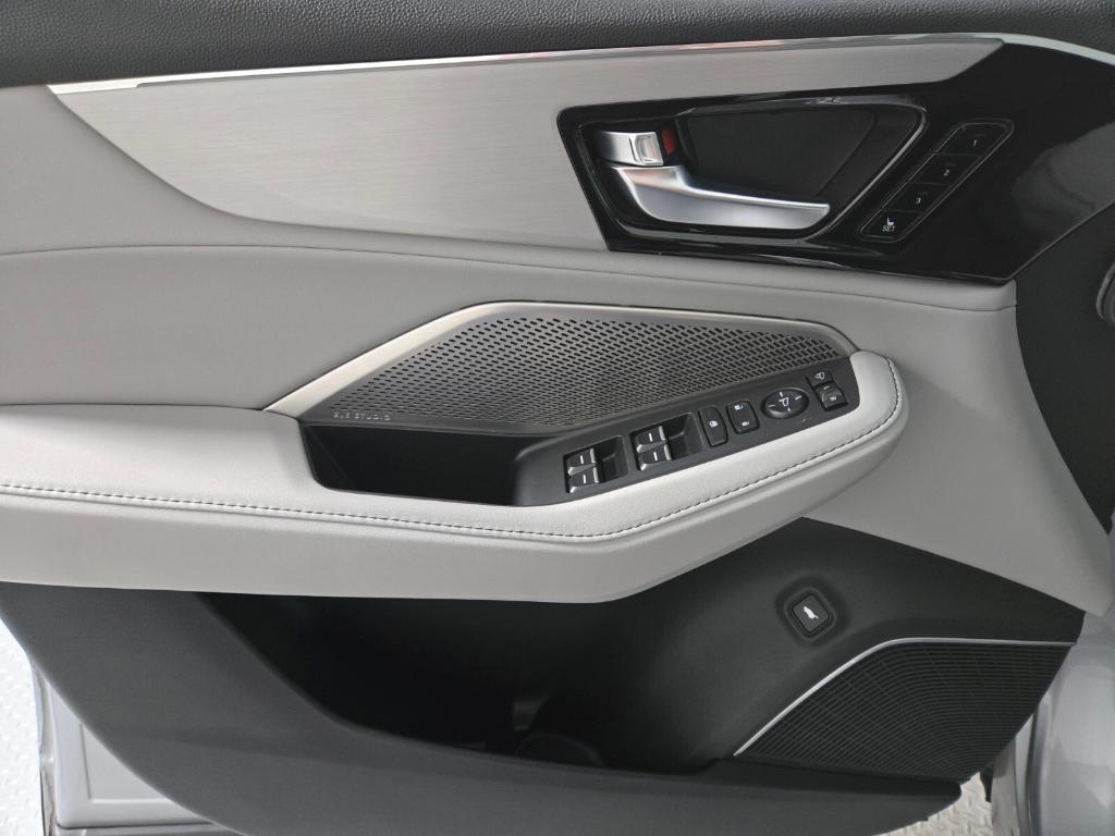 used 2023 Acura MDX car, priced at $34,919