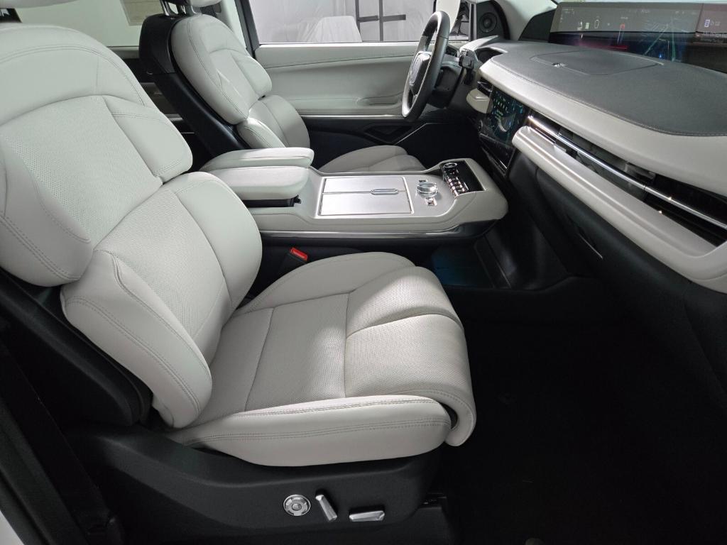 new 2026 Lincoln Navigator car, priced at $97,357