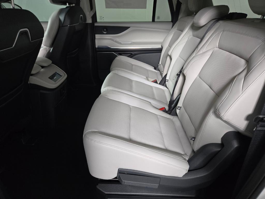 new 2026 Lincoln Navigator car, priced at $97,357