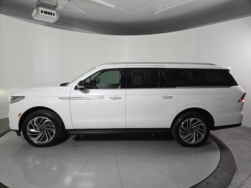 new 2026 Lincoln Navigator car, priced at $97,357