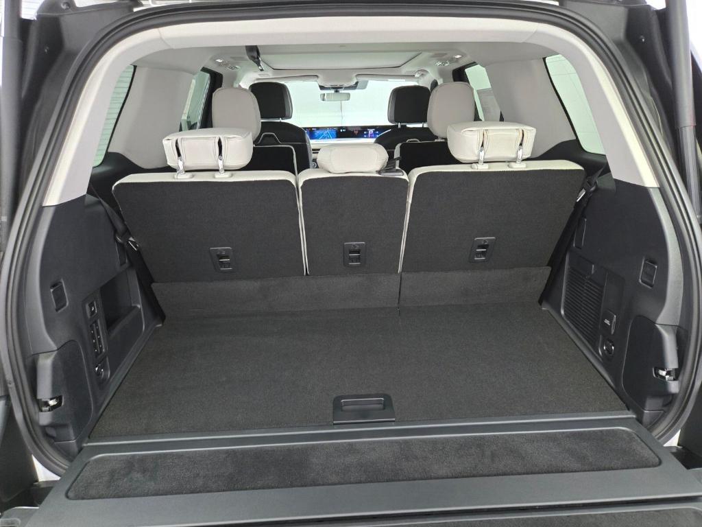 new 2026 Lincoln Navigator car, priced at $107,752