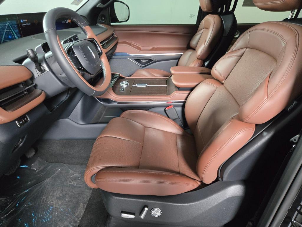 new 2026 Lincoln Navigator car, priced at $100,694