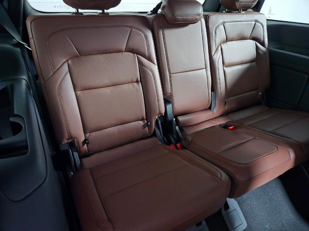 new 2026 Lincoln Navigator car, priced at $100,694