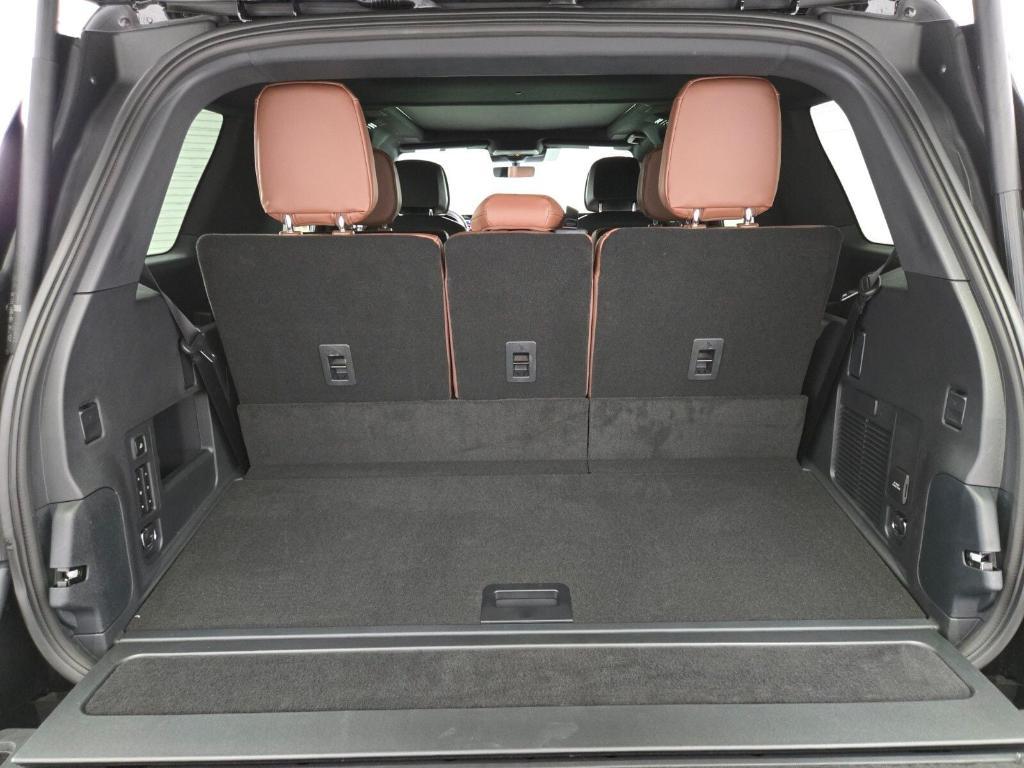 new 2026 Lincoln Navigator car, priced at $100,694