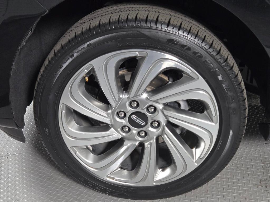 used 2024 Lincoln Navigator car, priced at $52,354