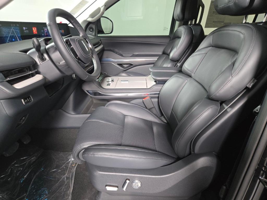 new 2026 Lincoln Navigator car, priced at $90,786