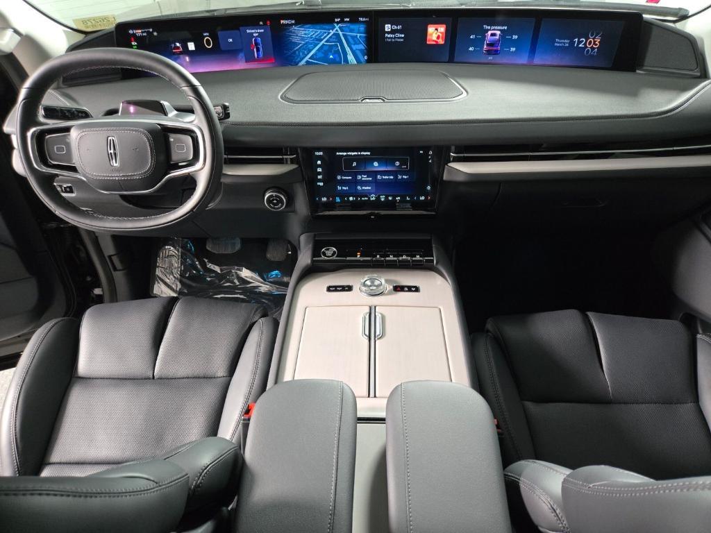 new 2026 Lincoln Navigator car, priced at $90,786