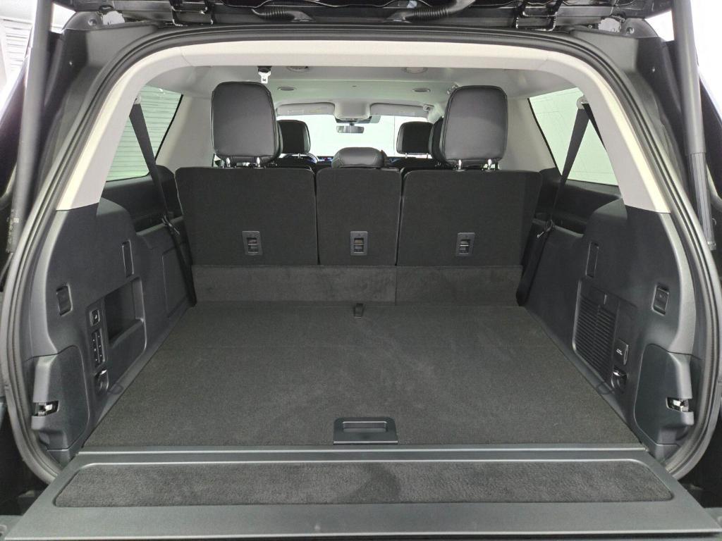 new 2026 Lincoln Navigator car, priced at $90,786