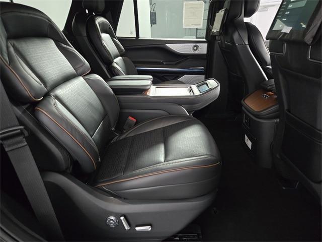 new 2025 Lincoln Navigator car, priced at $115,511