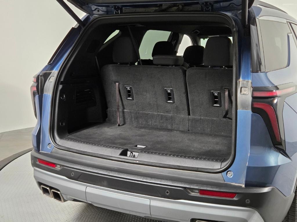 used 2025 Chevrolet Traverse car, priced at $34,929