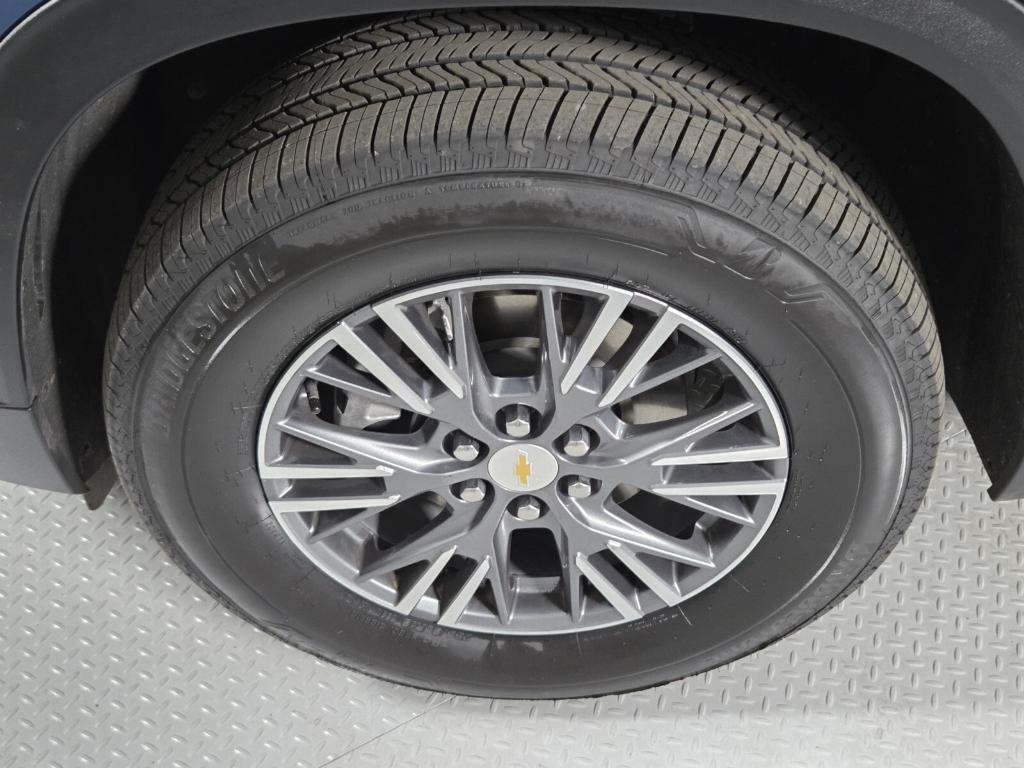 used 2025 Chevrolet Traverse car, priced at $34,929