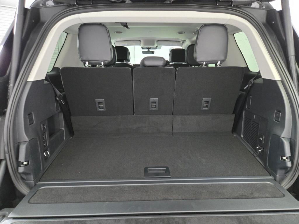 new 2026 Lincoln Navigator car, priced at $93,727