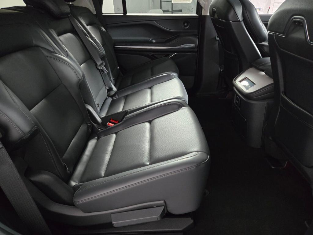 new 2026 Lincoln Navigator car, priced at $93,727