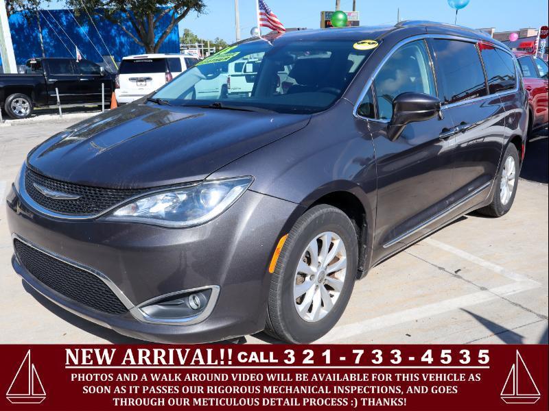 used 2018 Chrysler Pacifica car, priced at $15,770