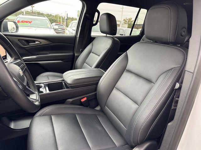 used 2025 Chevrolet Traverse car, priced at $38,355