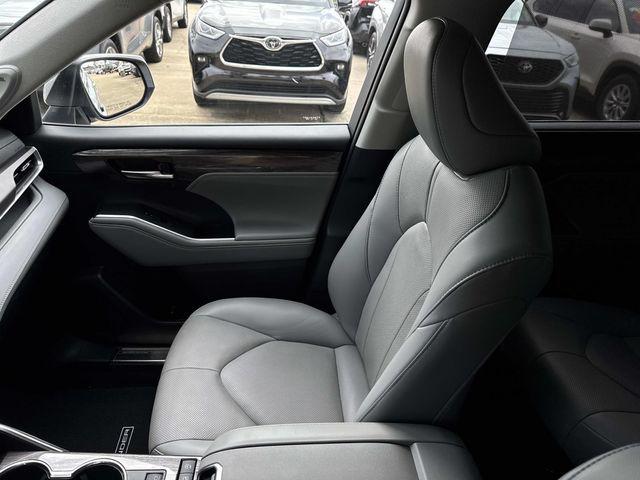 used 2021 Toyota Highlander car, priced at $35,750