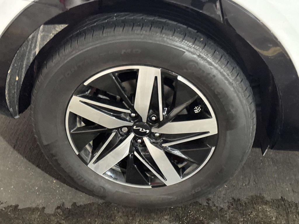 used 2023 Kia Sorento car, priced at $25,627