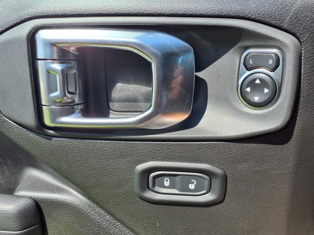 new 2025 Jeep Wrangler car, priced at $46,544