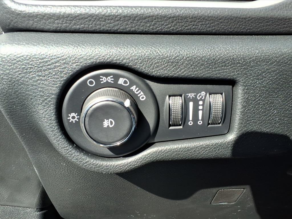 new 2026 Chrysler Pacifica car, priced at $44,194