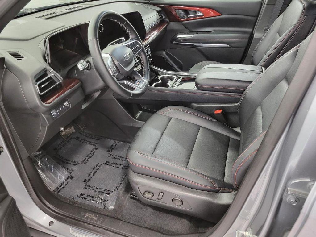 used 2025 Chevrolet Traverse car, priced at $47,002