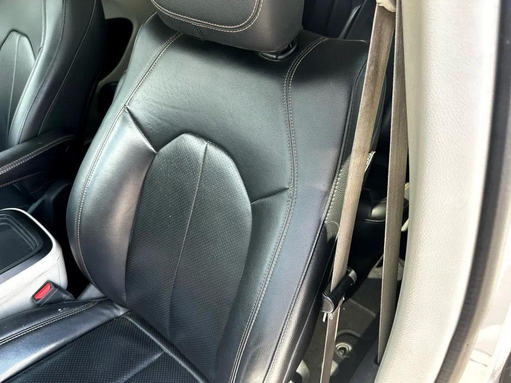 used 2020 Chrysler Pacifica car, priced at $15,995