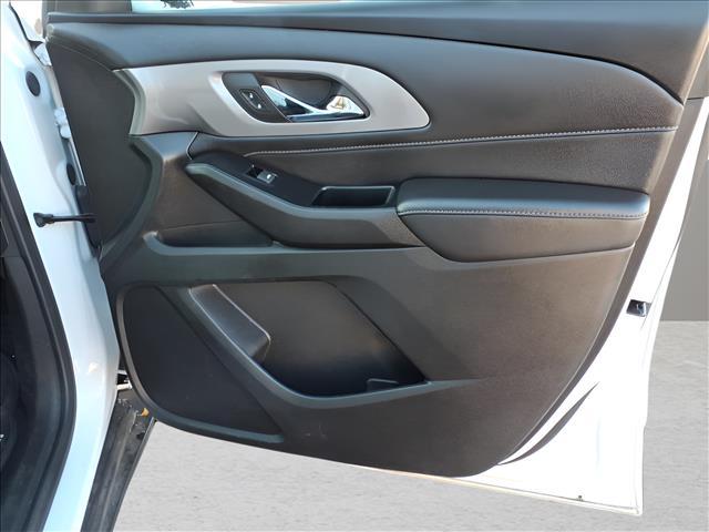 used 2023 Chevrolet Traverse car, priced at $25,300